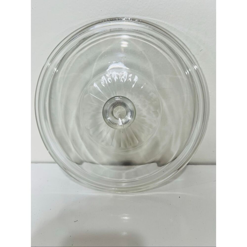 Pyrex 624c Round Casserole Dish Lid scalloped detail